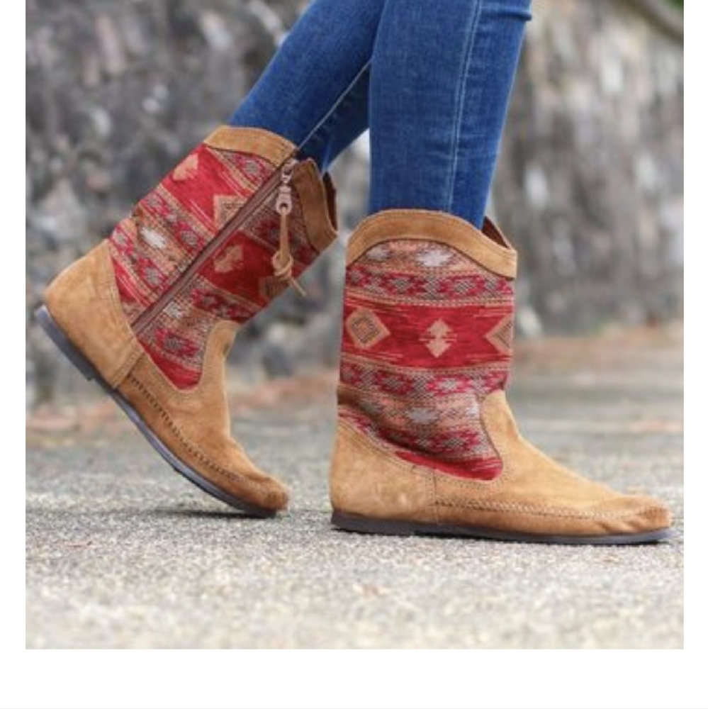 MINNETONKA Baja Boots size 5